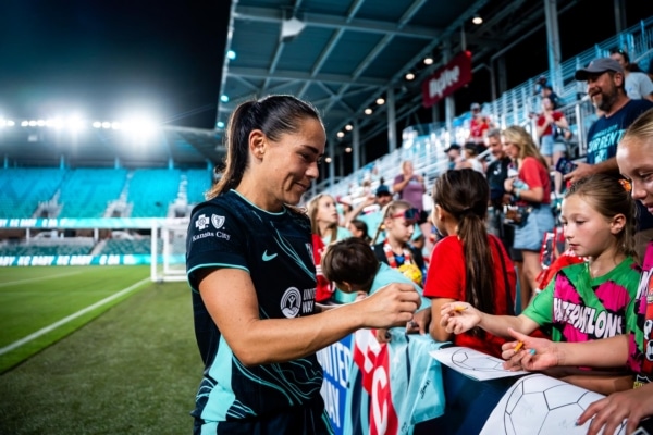 Lo’eau LaBonta singing fan items.