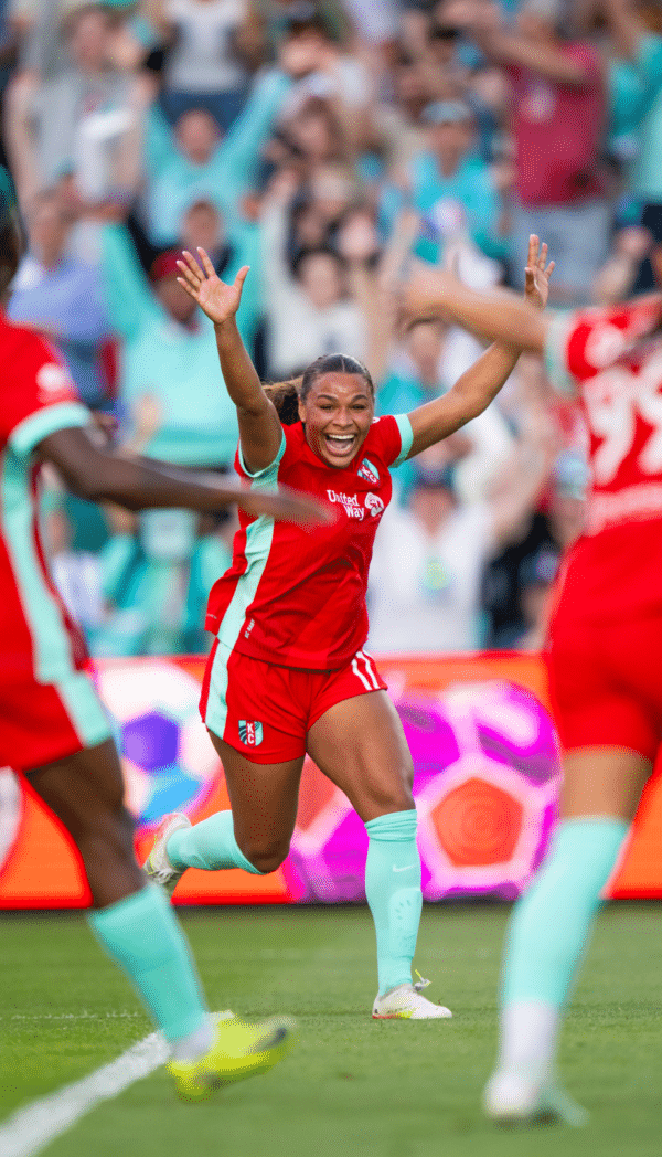 Temwa, Michelle and Debinha are celebrating.